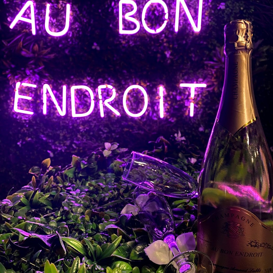 Au Bon Endroit Bar 1
