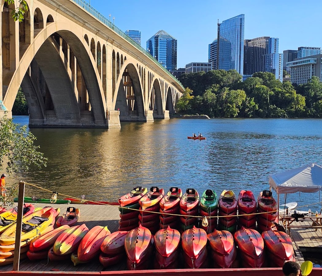 Friday Happy Hours at Key Bridge Boathouse