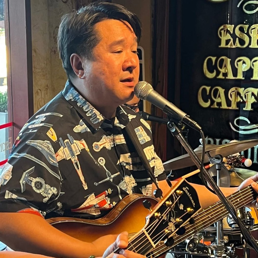 Live Music: Simon Santiago 1