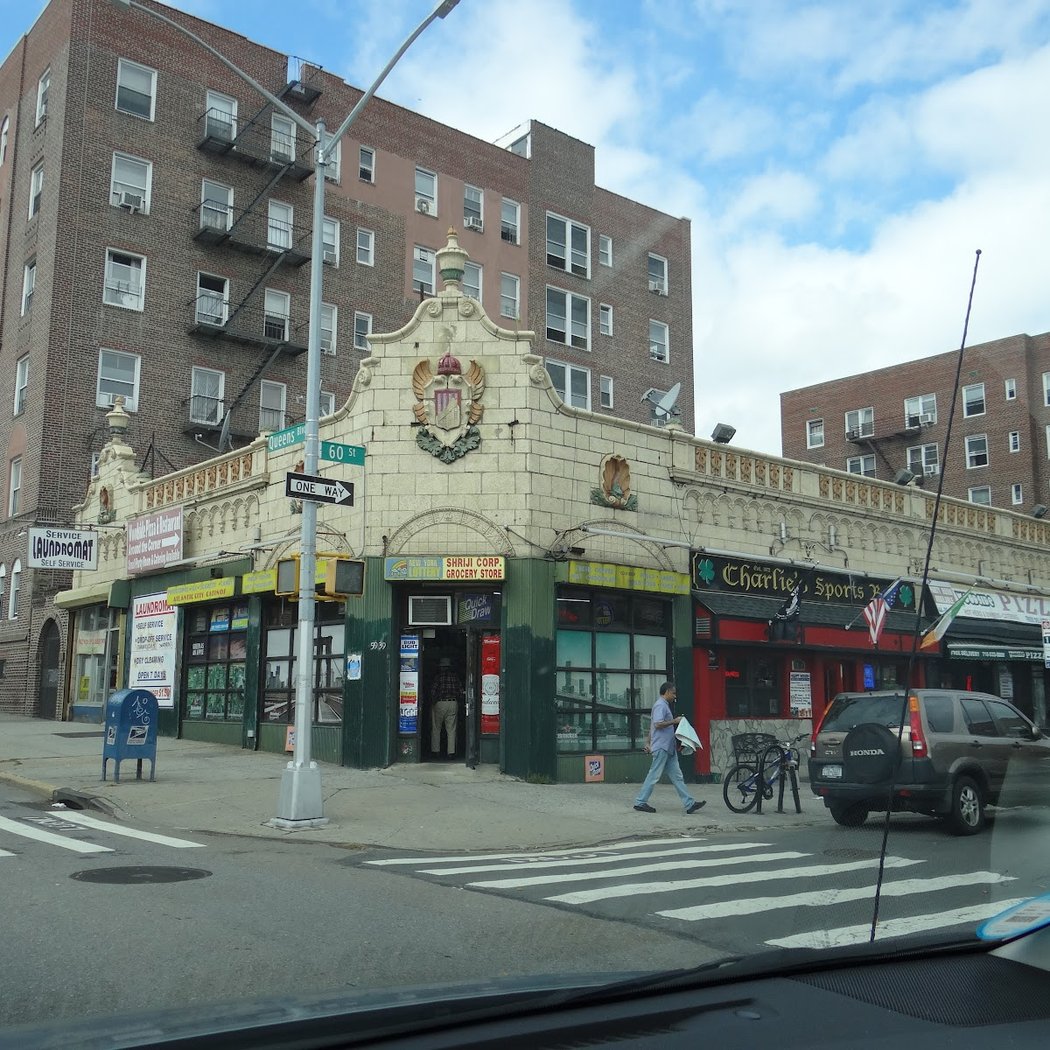 Charlies Sports Bar 3