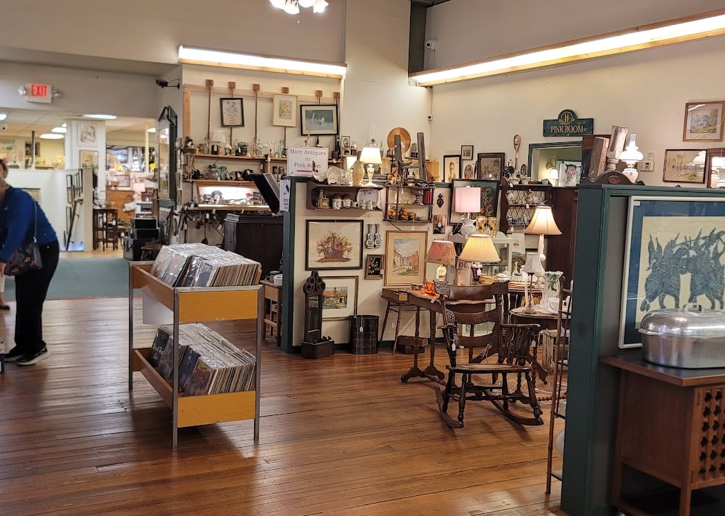ANTIQUES MARKETPLACE 3