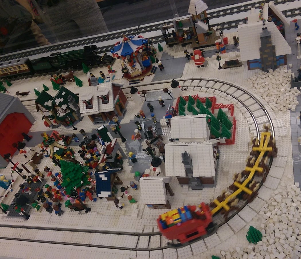 Free LEGO Mini-Winter Wonderland 2