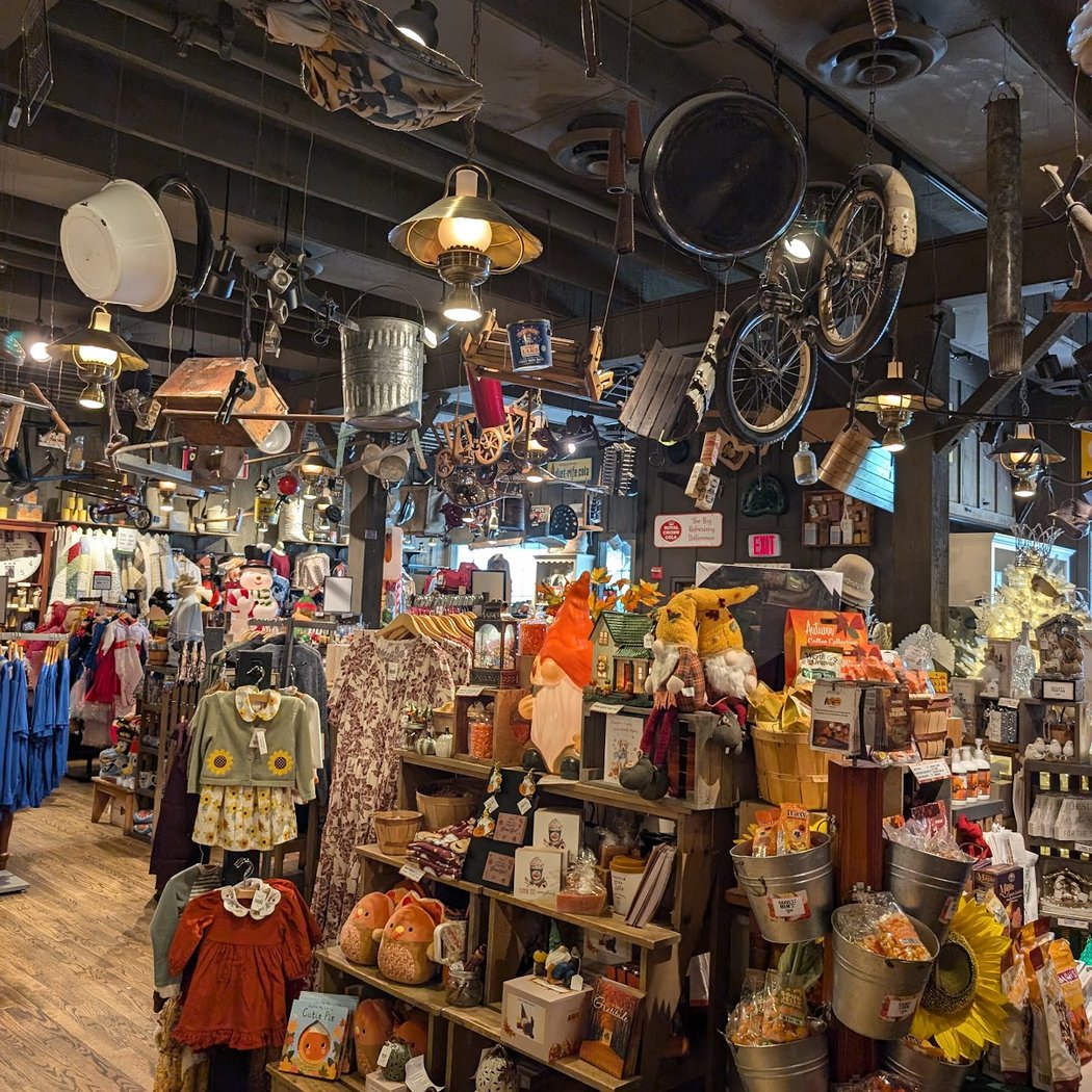 Cracker Barrel Old Country Store 3