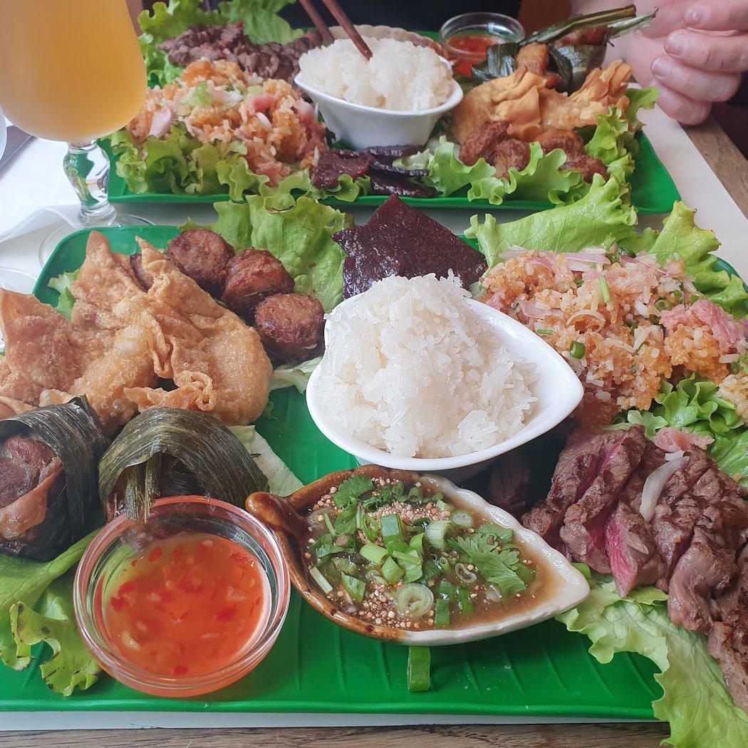 Lao Chaleune 亮亮 1
