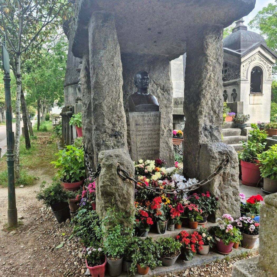 Tombe d'Allan Kardec 3