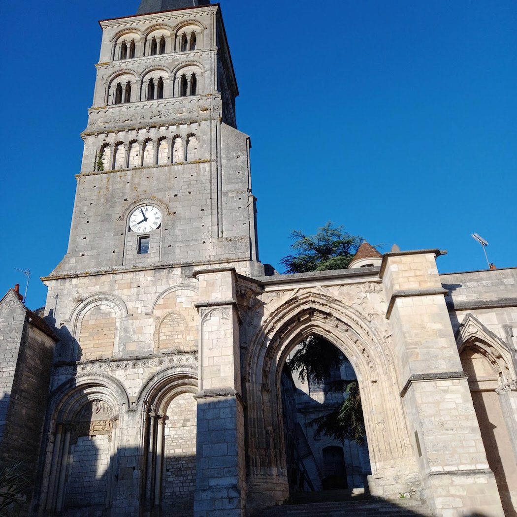 Church of Notre Dame in La Charité-sur-Loire 4