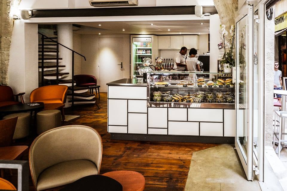 DELI'S COFFEE 2