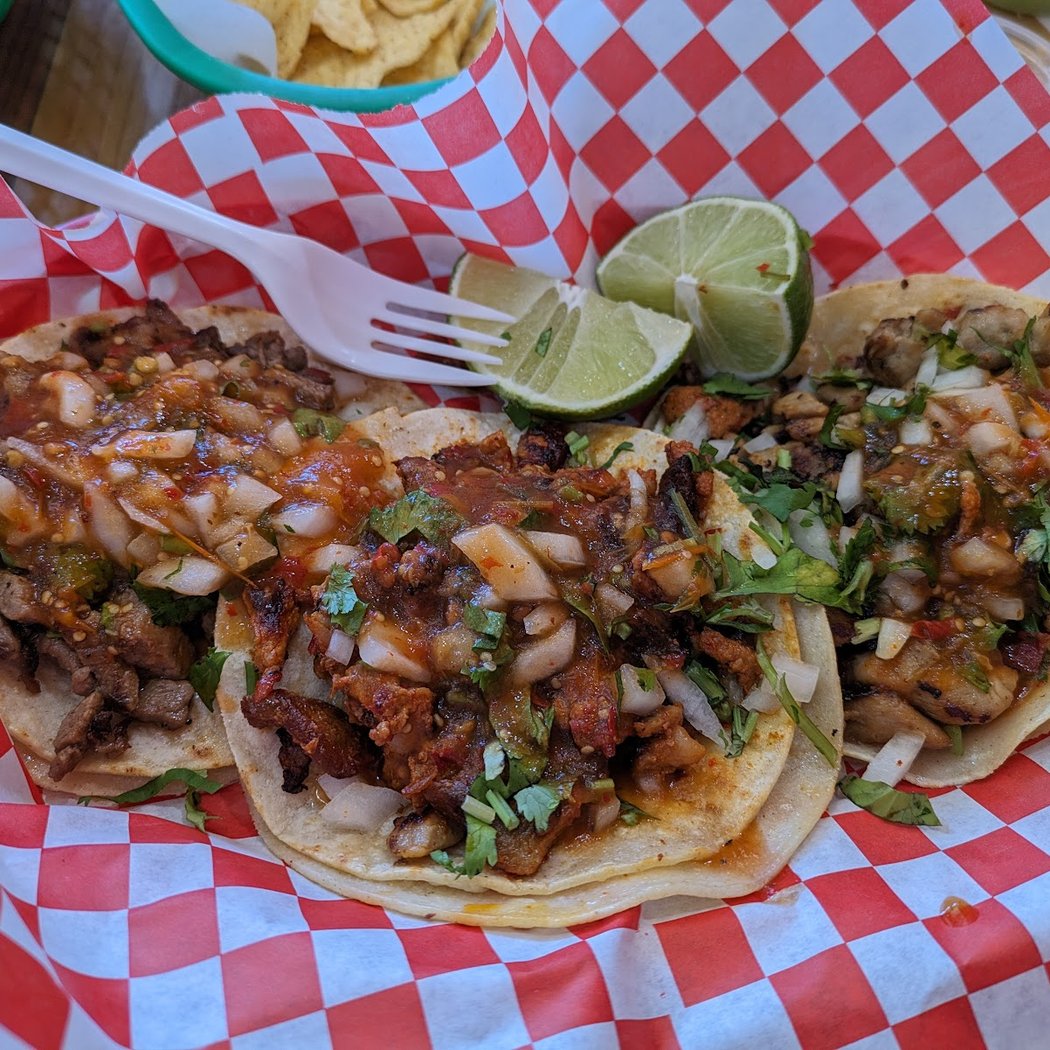 Los Cuates Taqueria 1