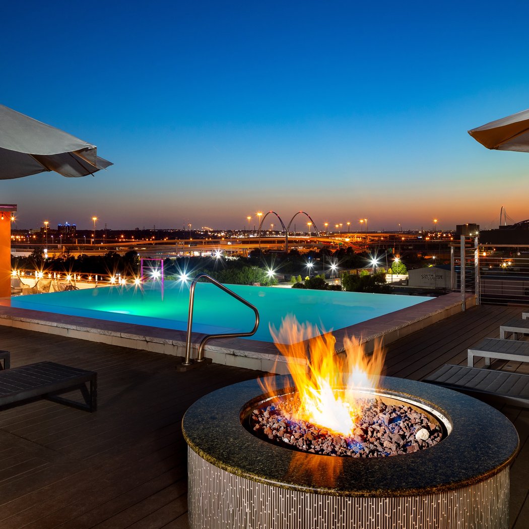 The Gallery Rooftop Lounge 4