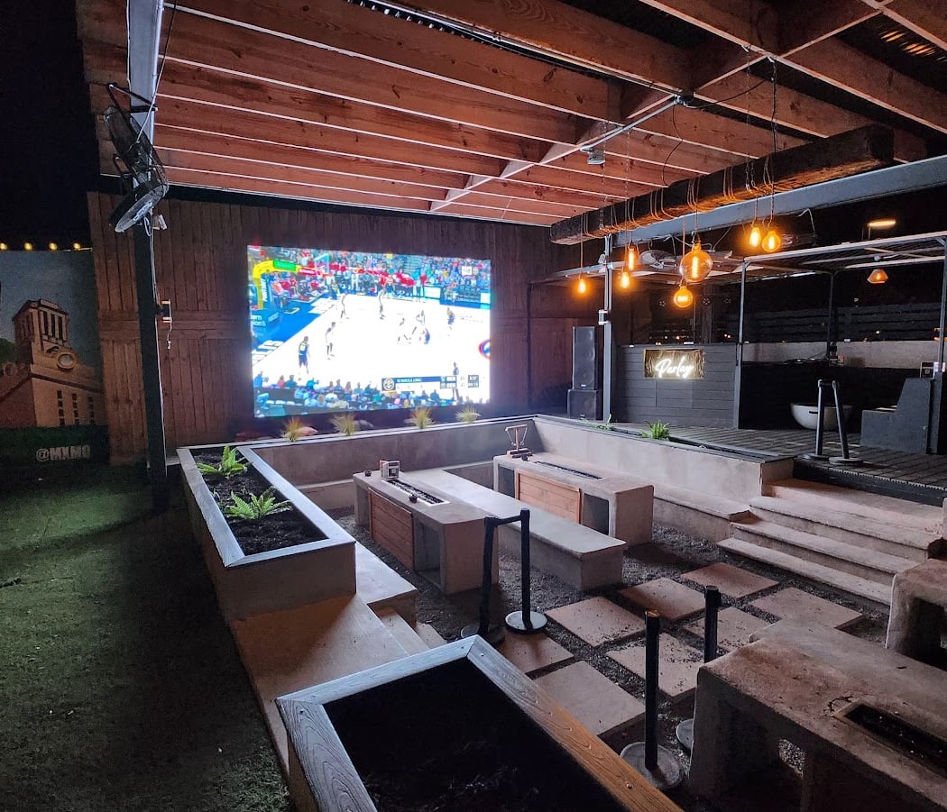 Manchaca Sports Bar
