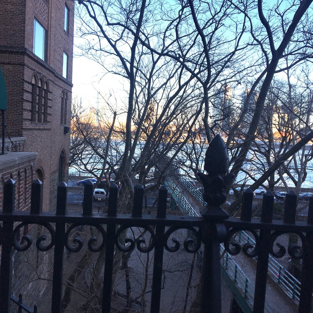 E River Esplanade 5