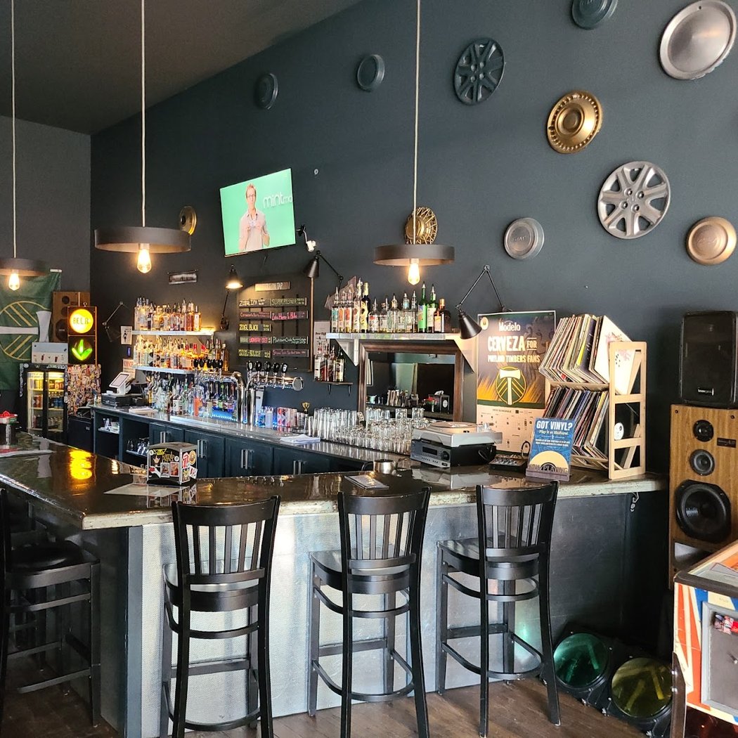Shifters Bar 2