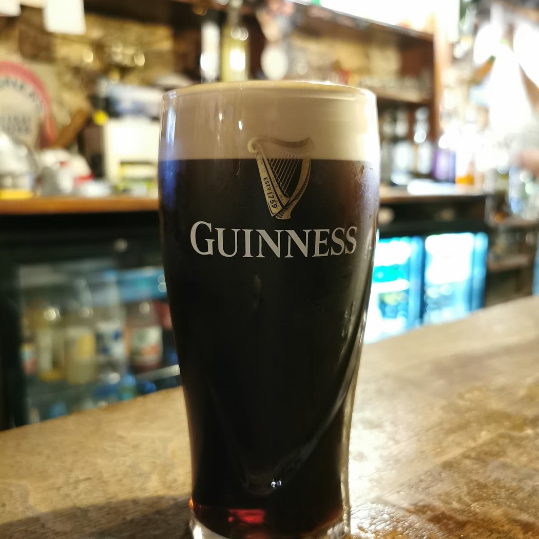 Hurling Pub 1