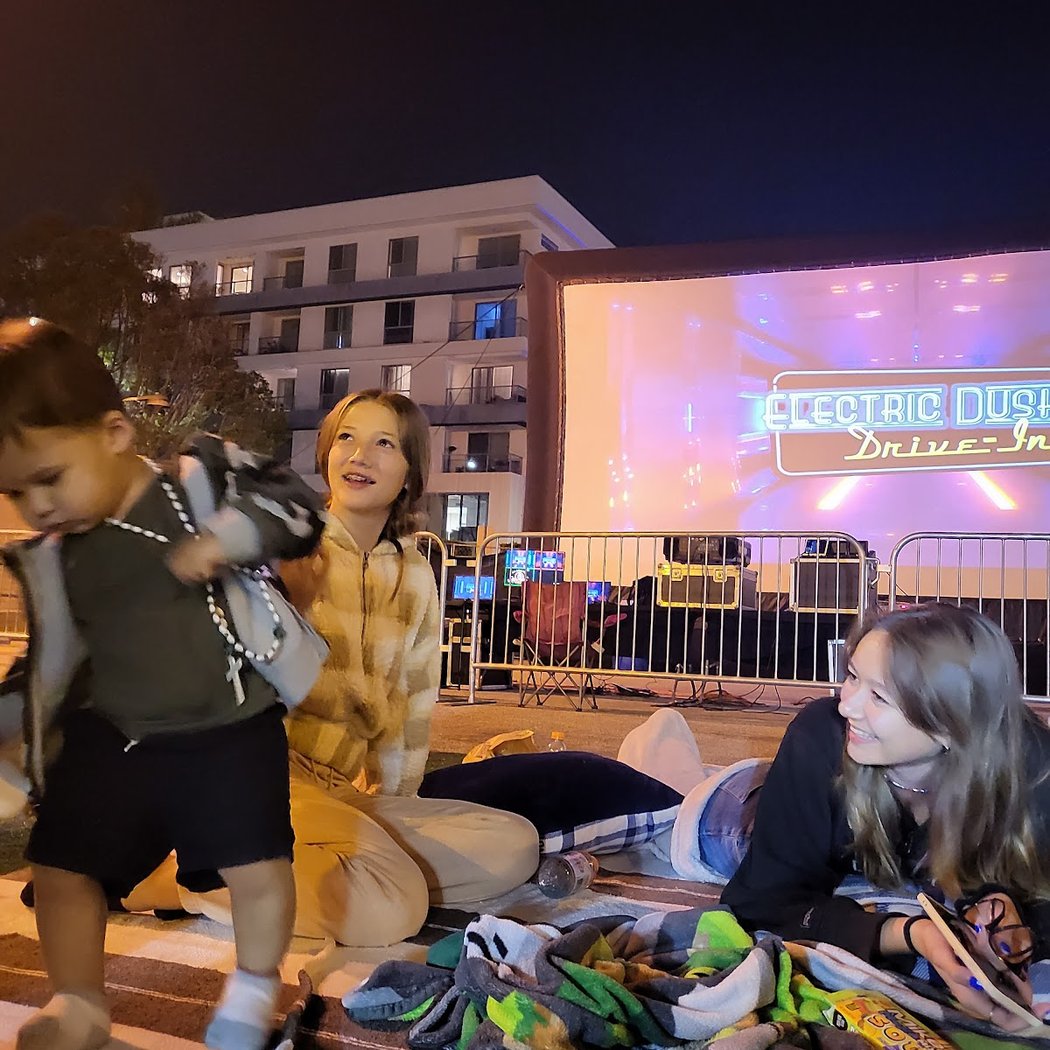 El﻿ectric Dusk Drive-In 2