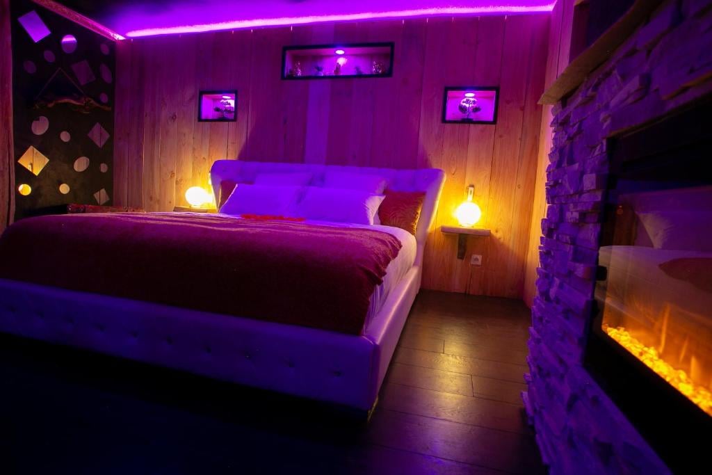 Le Lodge des charmes - Love room - Chambre Luxueuse avec Jacuzzi Privatif - Week-end insolite Chartres proche Paris 2