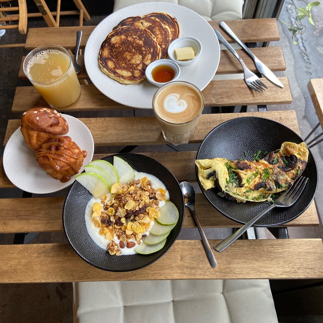 Topknot Café / Restaurant 1