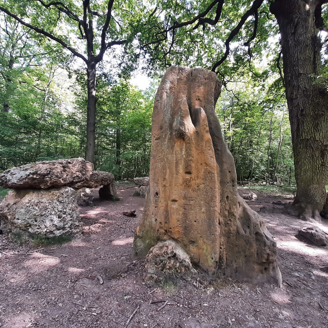 Chêne des Missions — Menhir - Dolmen 2