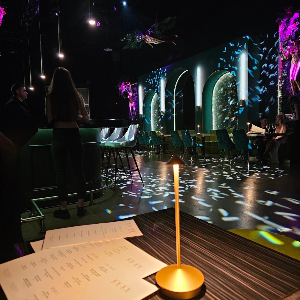 Lou Lou Lounge 3