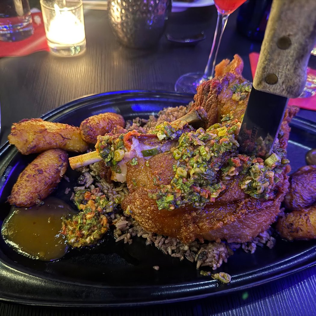 VENTANAS Restaurant and Lounge 3