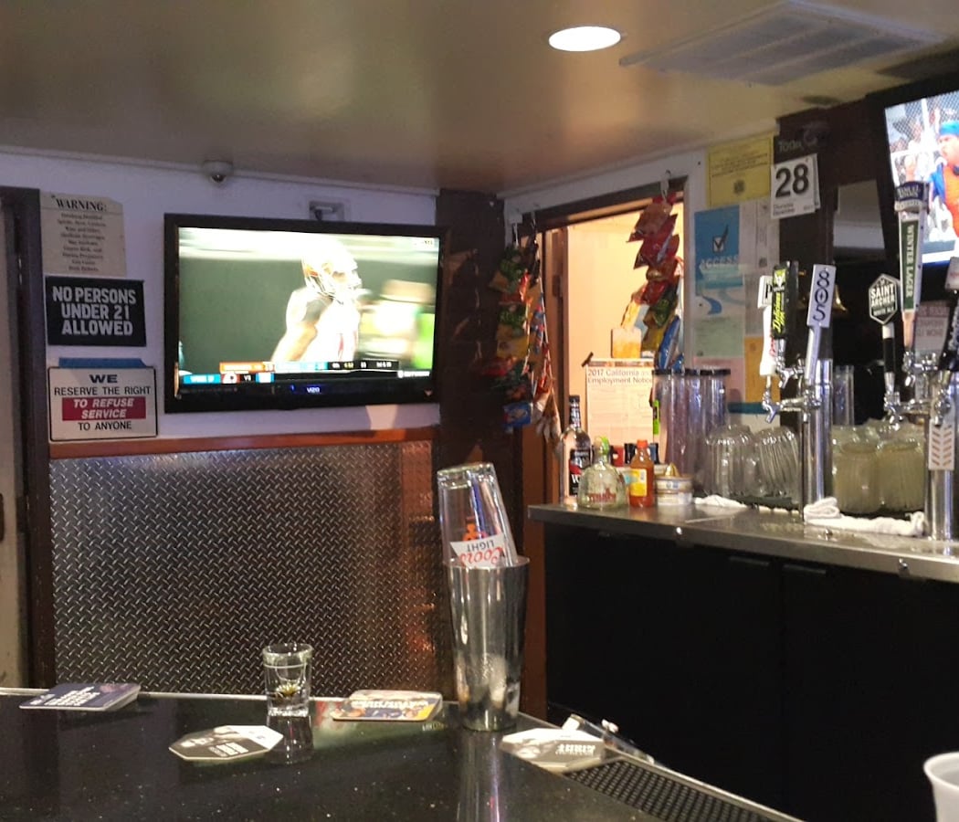Ding's Cocktail Lounge 3