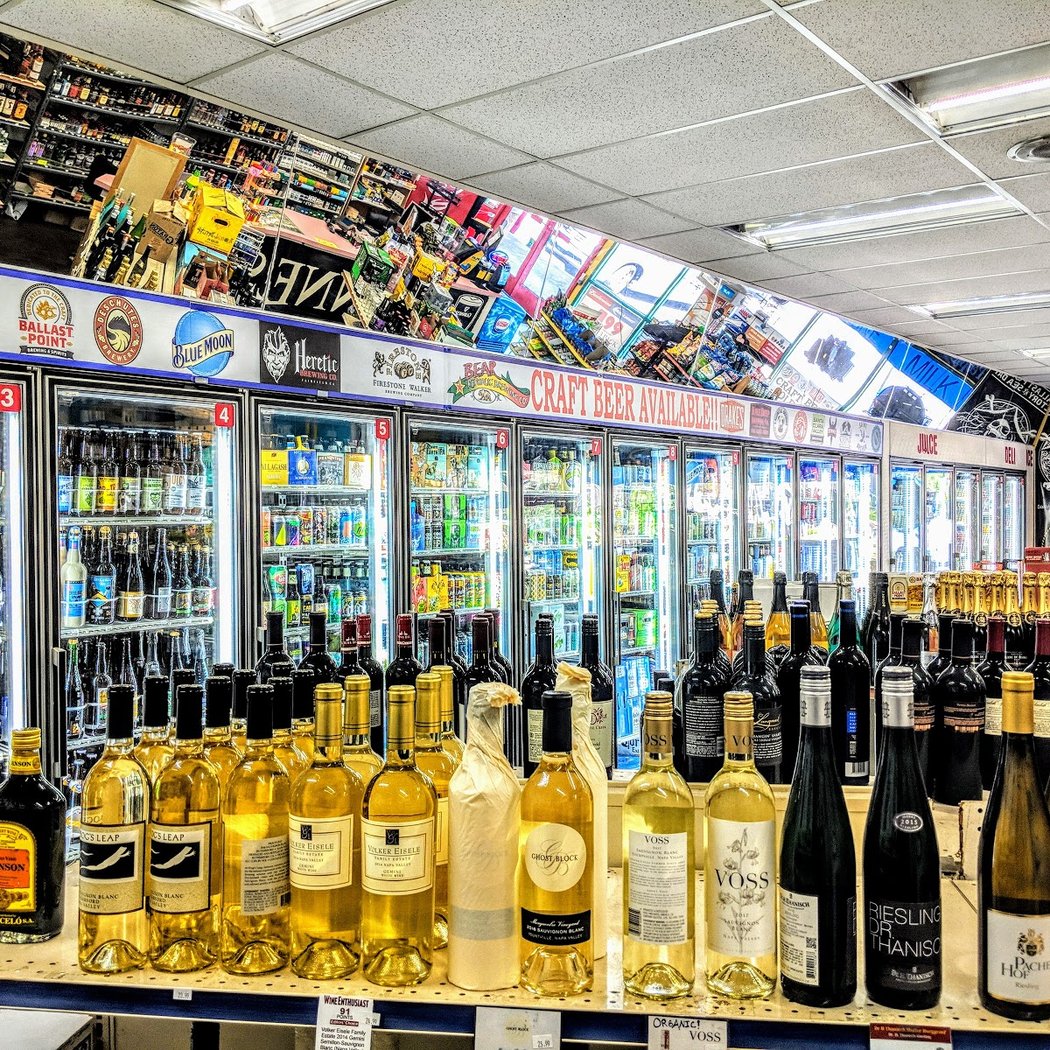 Giant's Liquor & Services 1