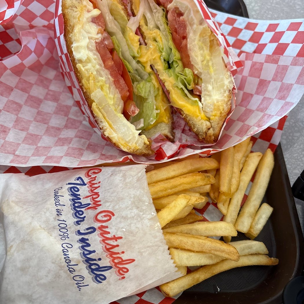 Nation's Giant Hamburgers & Great Pies 3