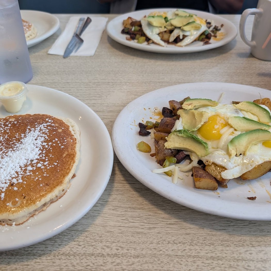 Bobbi's Coffee Shop & Cafe 3
