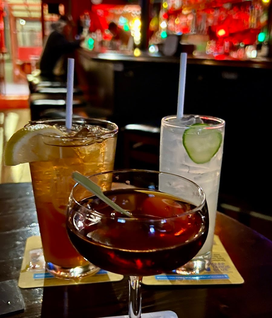 Scarlet Lounge 1