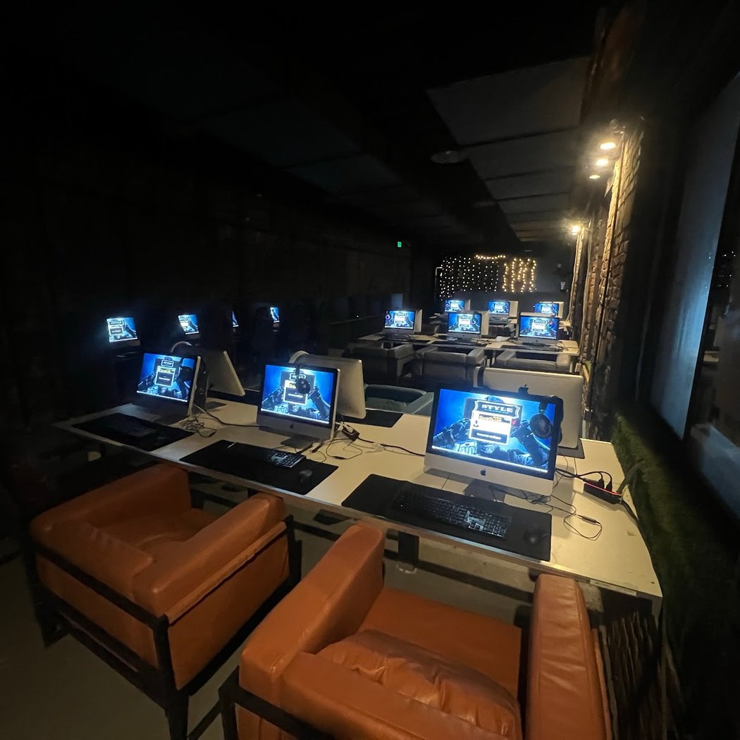 ReStyle - Internet cafe! Retro gaming zone! 3