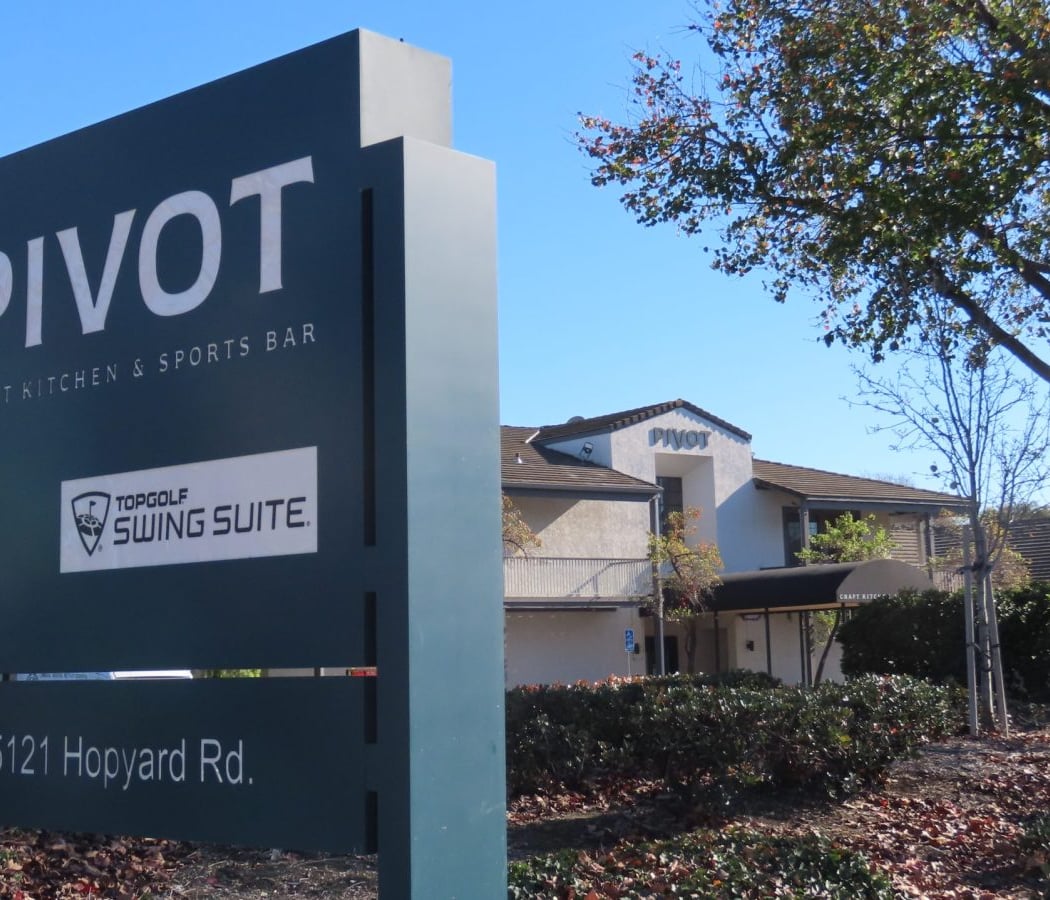 Pivot Craft Kitchen & Sports Bar 1