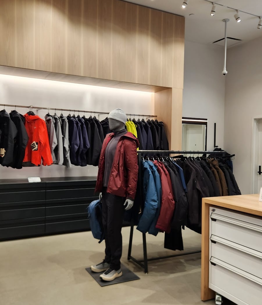 Arc'teryx Brookfield Place 3