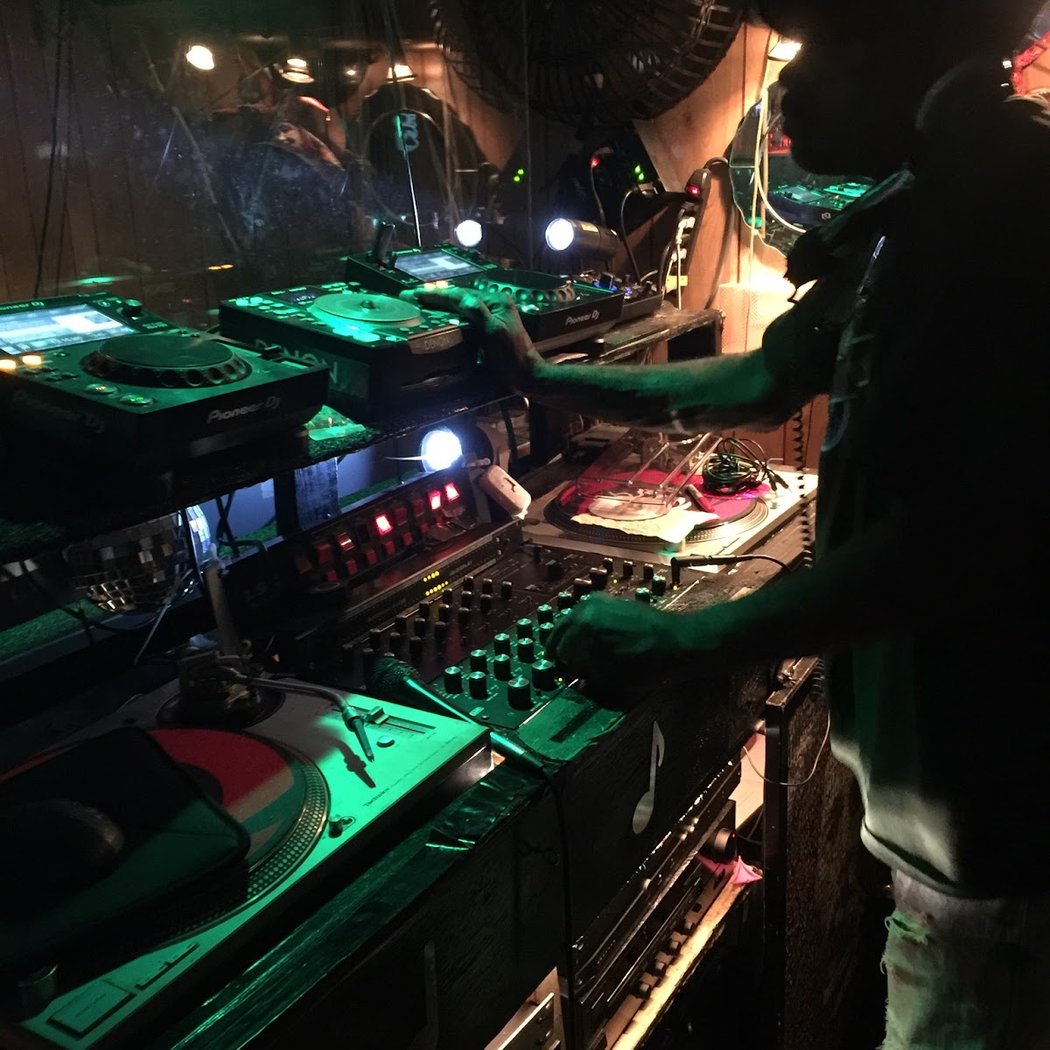 People's Choice Bar 1