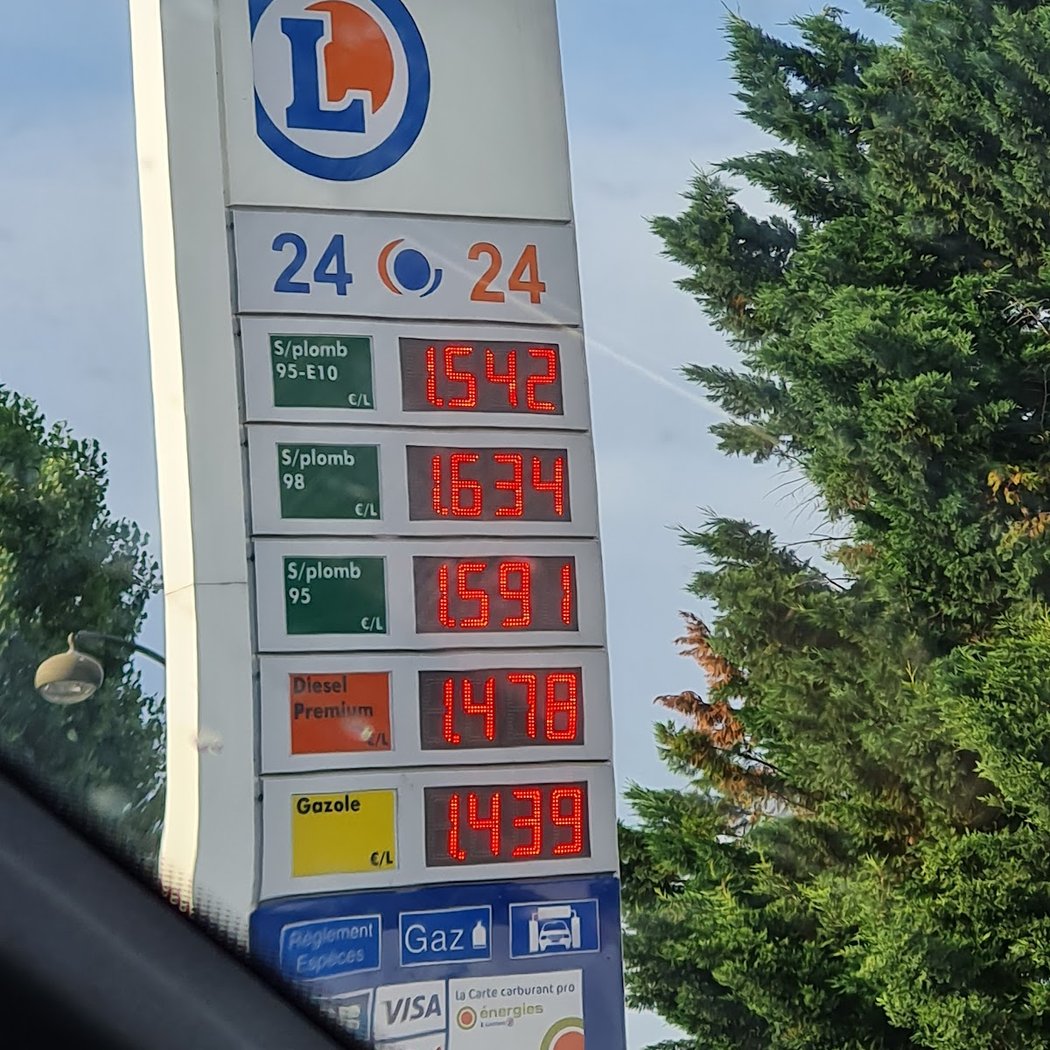 E-Leclerc service station in Clichy Sous Bois 2