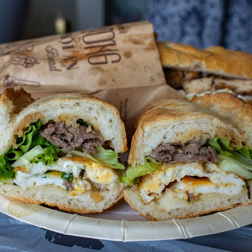 Bánh Mì Phượng 1