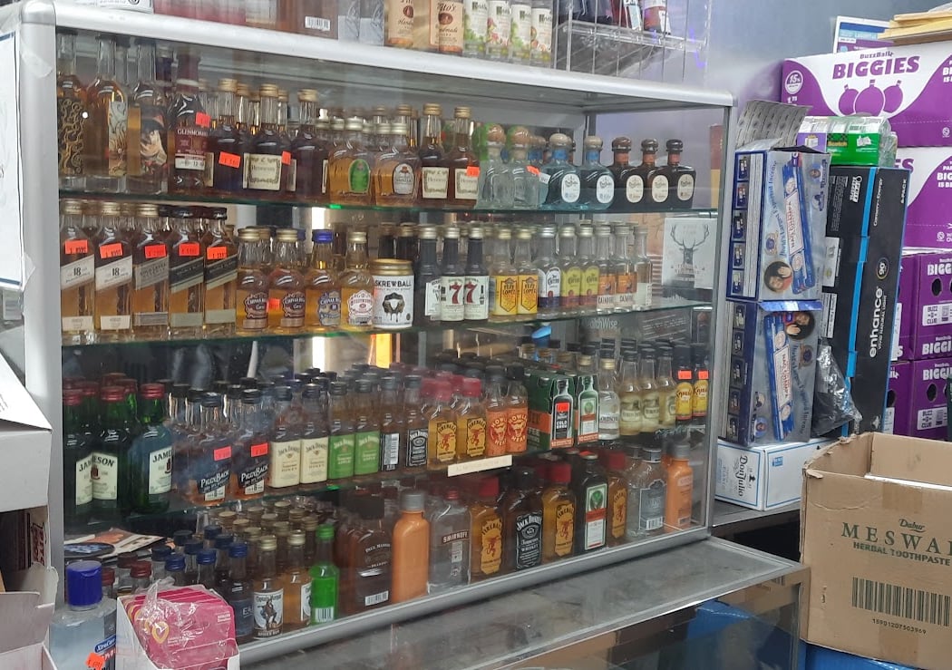 Jr's Discount Liquors 3
