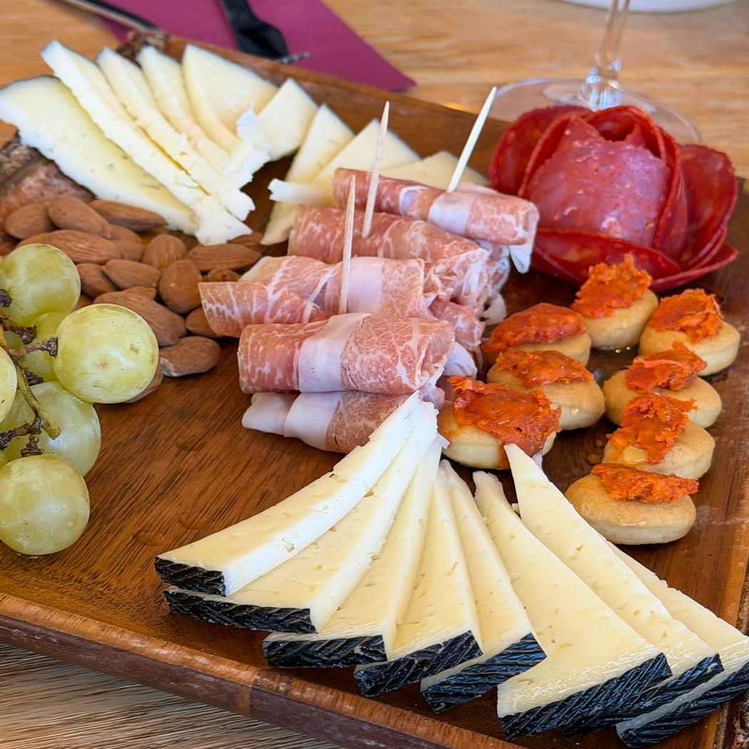 Guided Wine Tasting & Regional Tapas 4