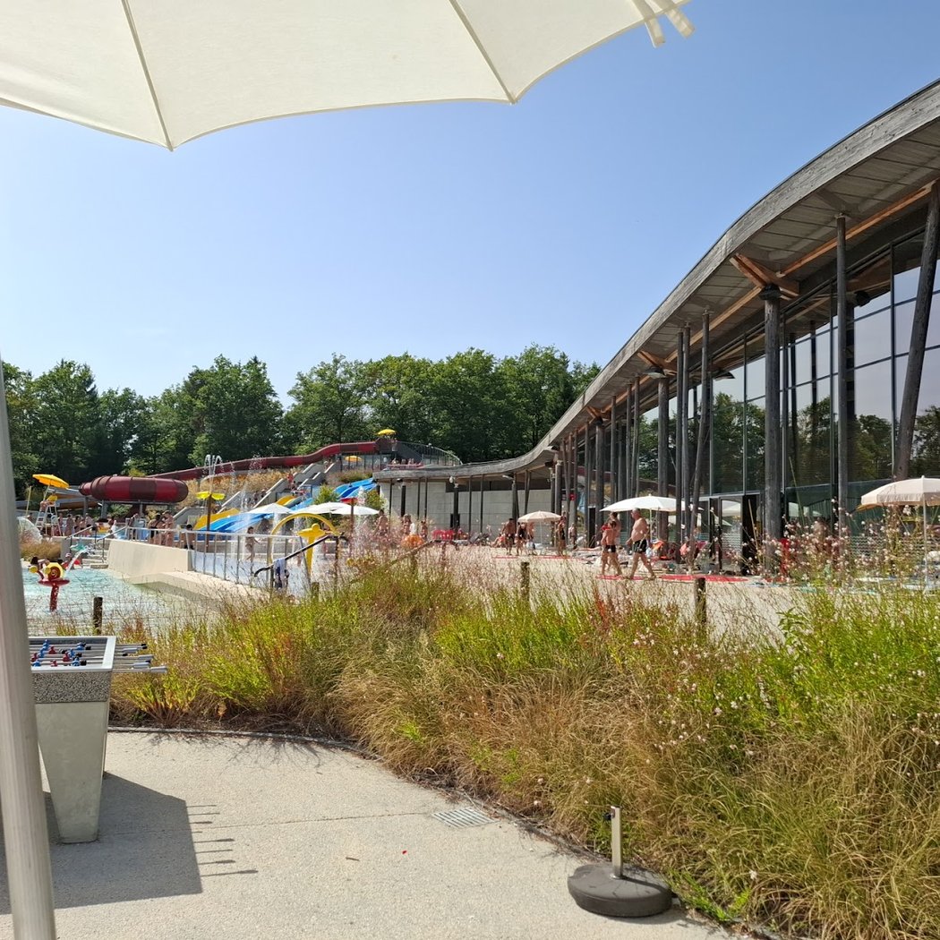 Saint-Pardoux Lake Swimming Pool 3