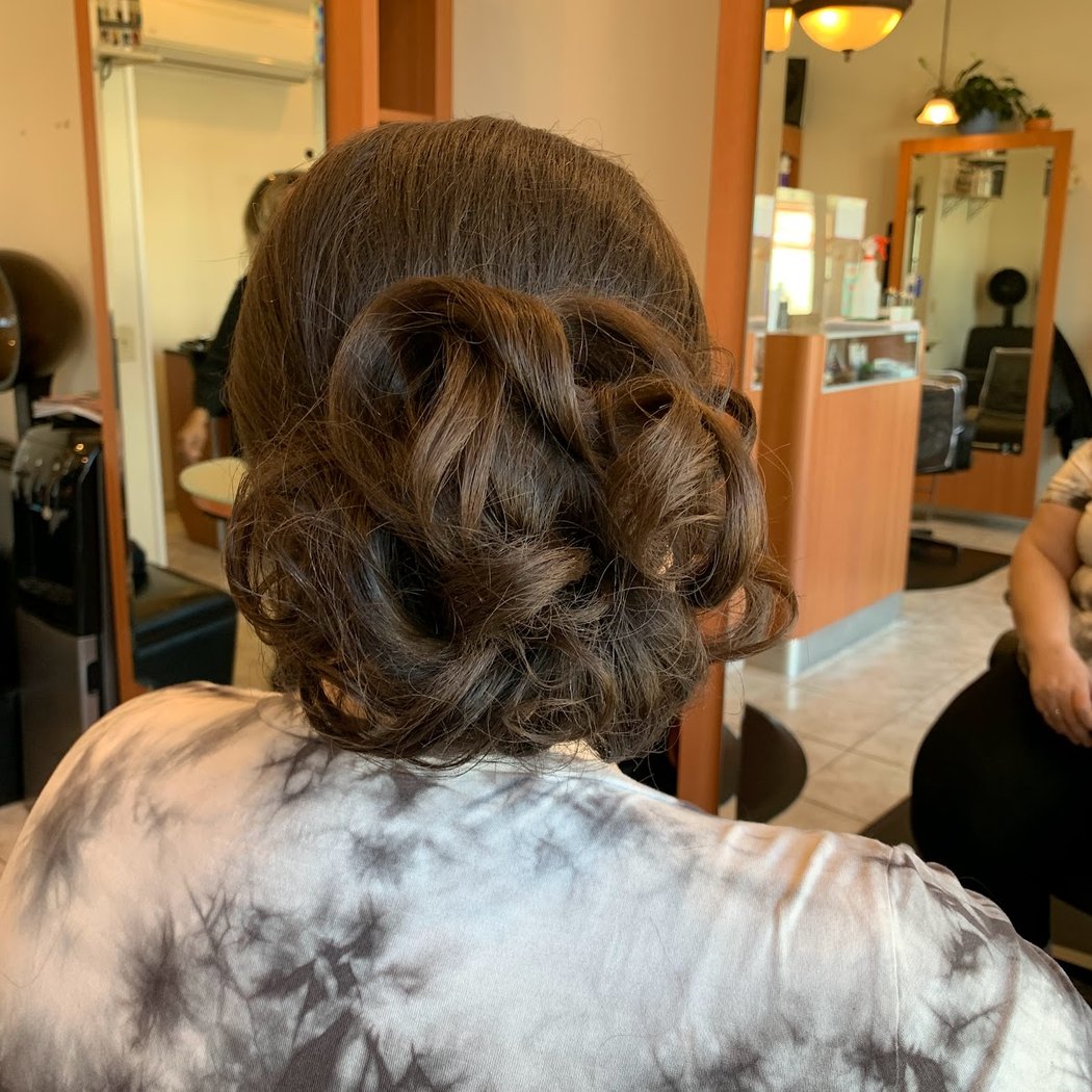 Gina Hairstylist 2