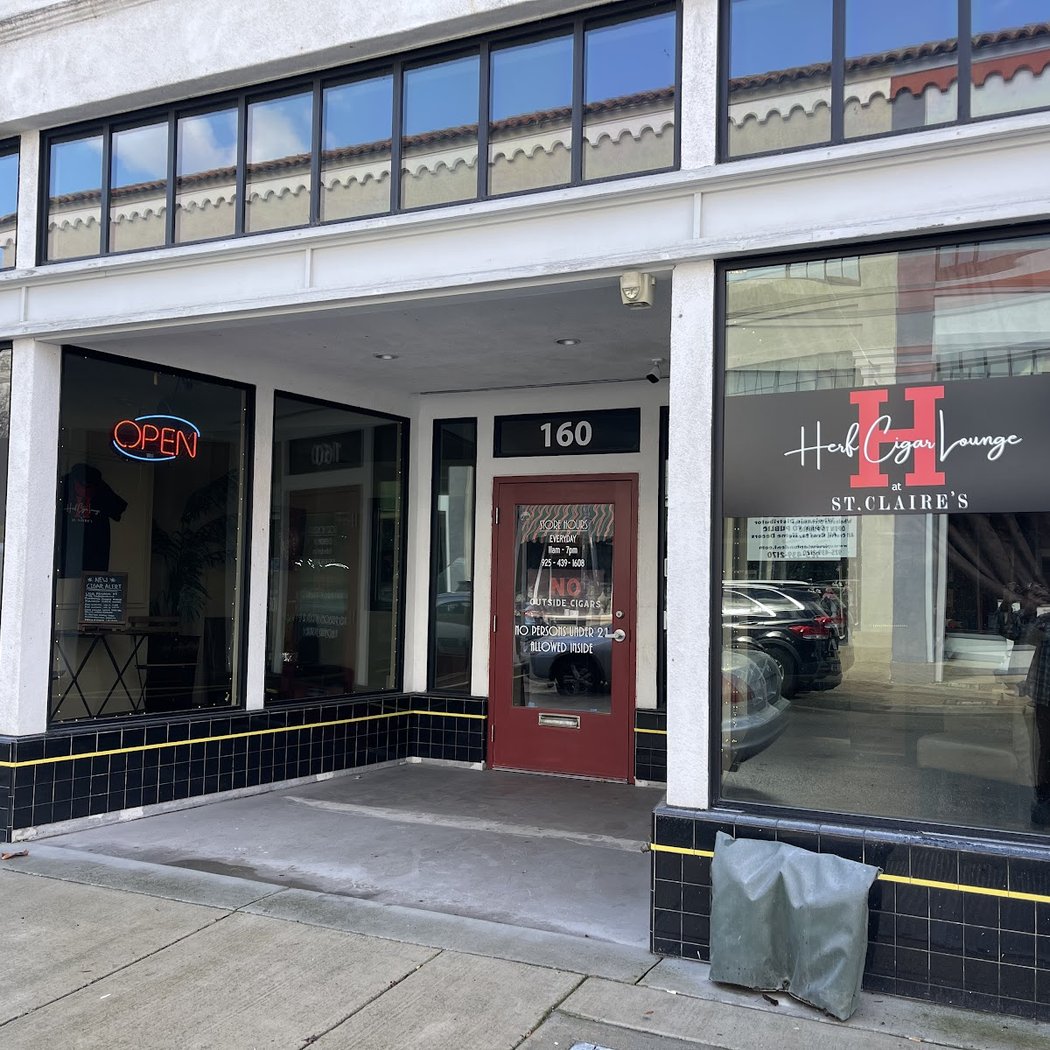 Herf Cigar Lounge at St. Claire’s 2