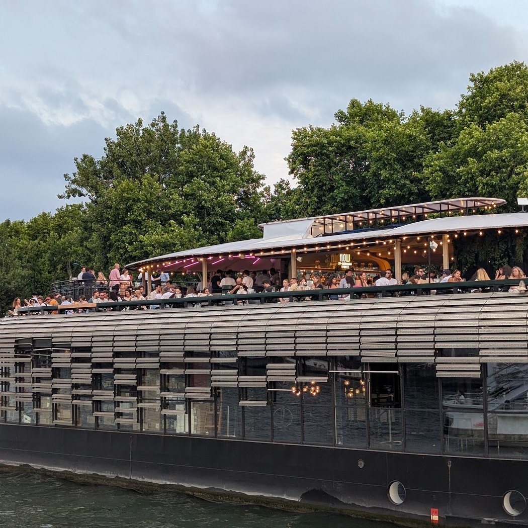 GENERATION 90-2000 : Bateau & Terrasse extérieure (INVITATIONS pour les FILLES) 3