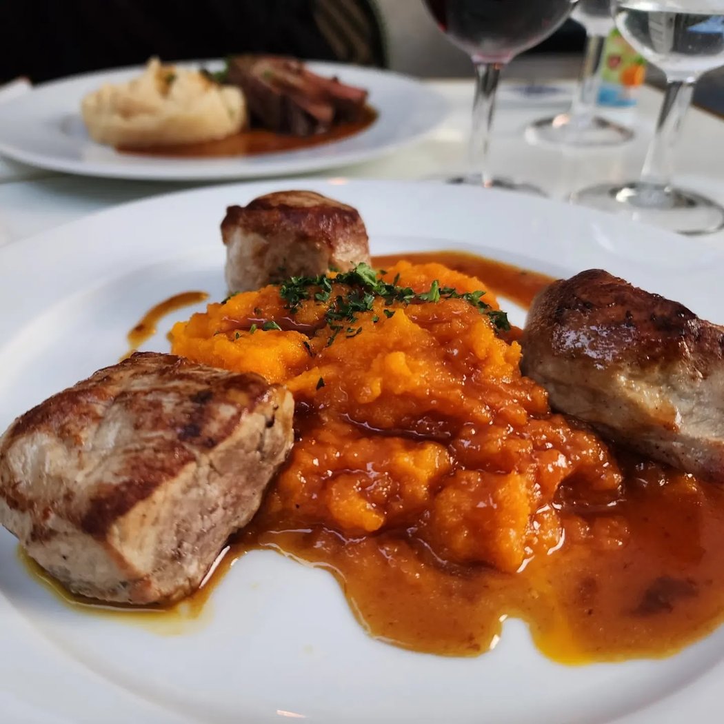 Restaurant - Le Paris 17 1