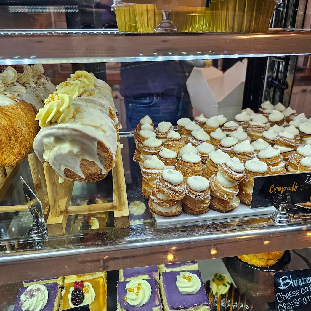 Le Paris Artisan & Gourmet Cafe 3