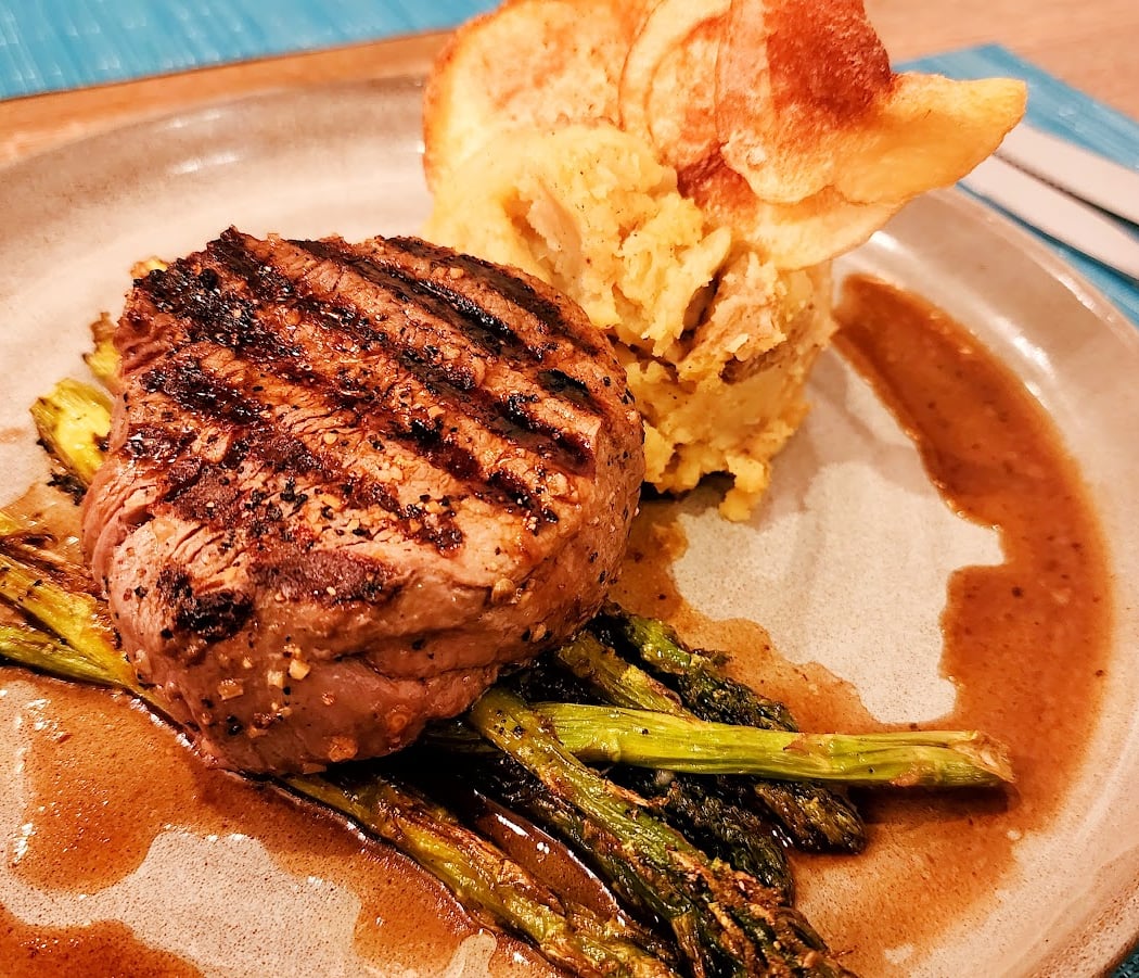 Finch's Restaurant + Lounge 1