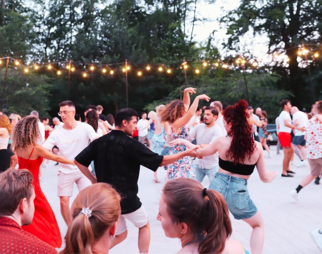 Gratis udendørs bachata - lær at danse bachata 1