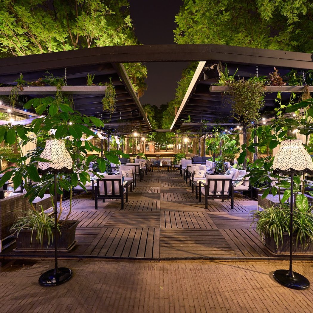 Premier Garden Cocktail Bar 3