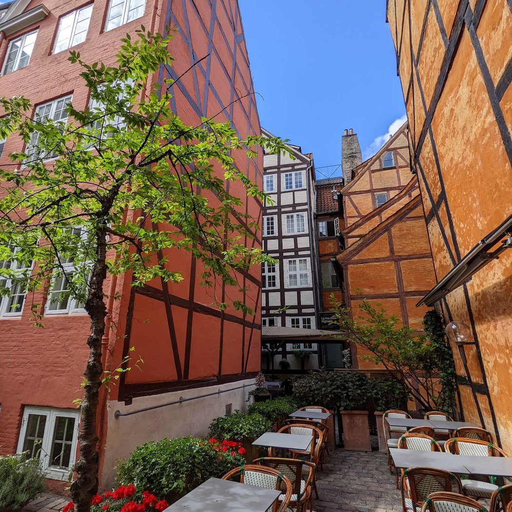 Pistolstræde 2