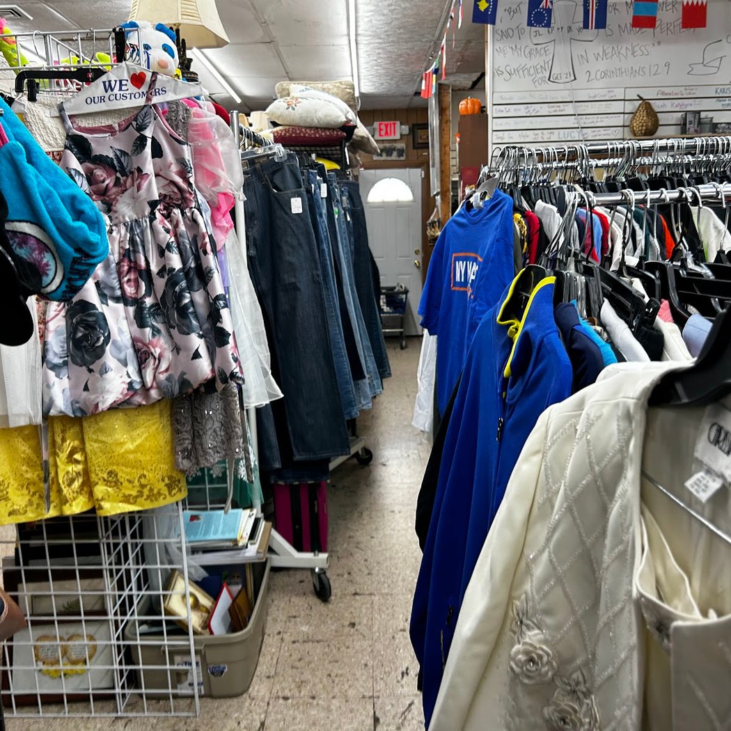 Hana Mission Thrift Store 3