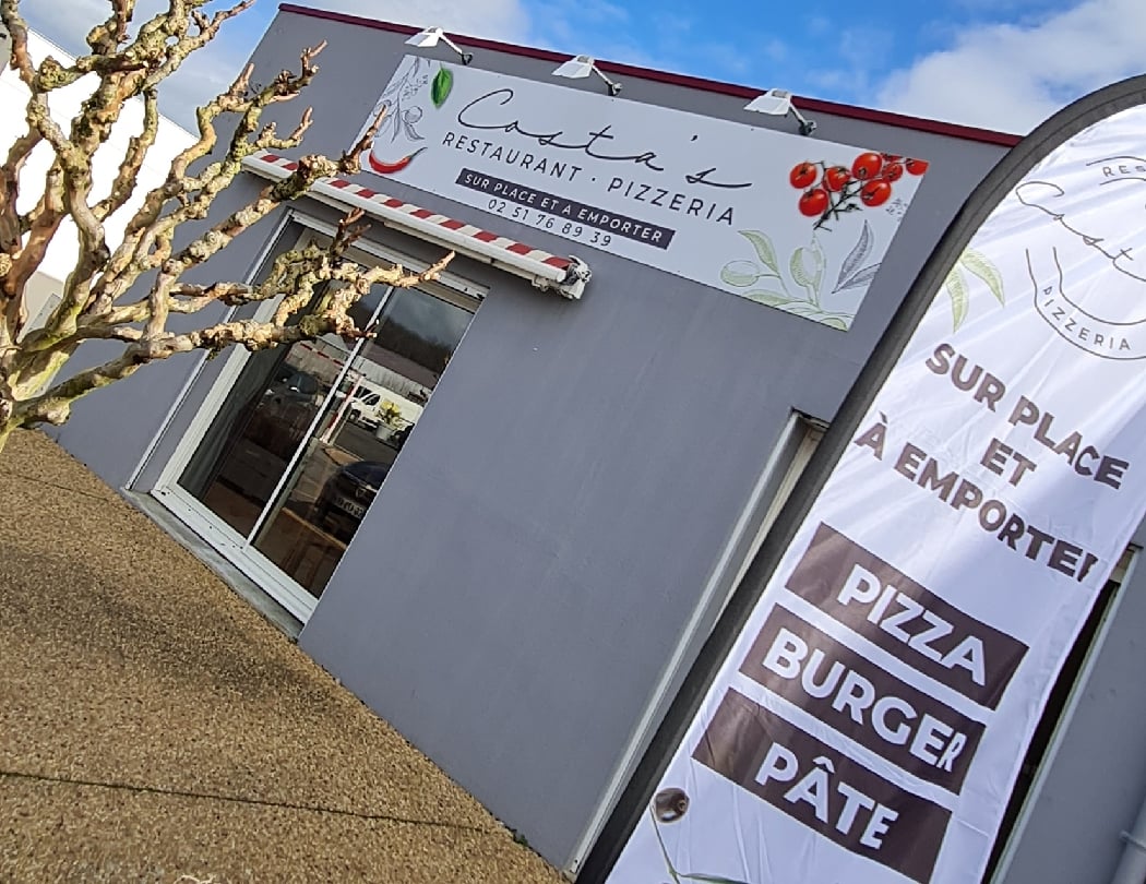 Costa's pizzeria restaurant 3