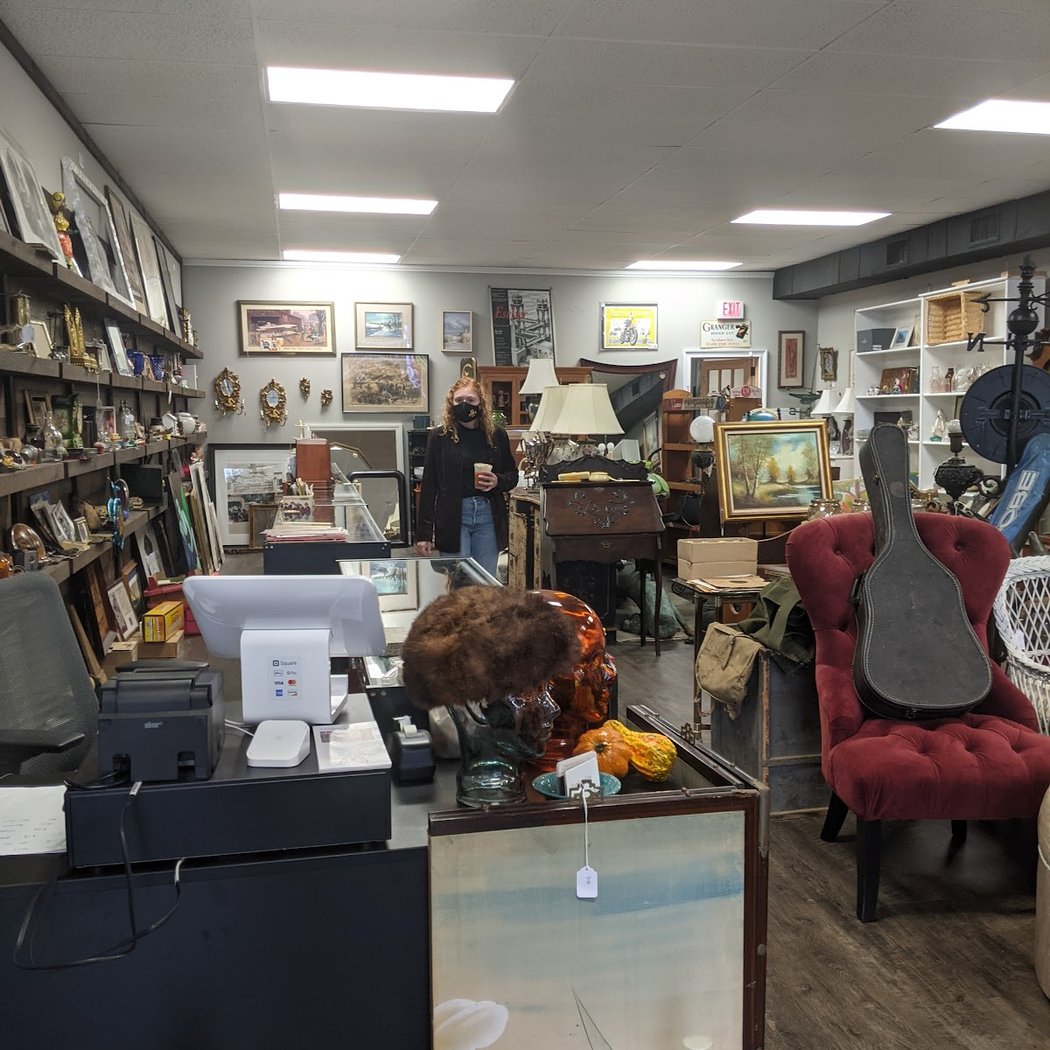 Blueberry Hill Antiques & Estate Auctions 2