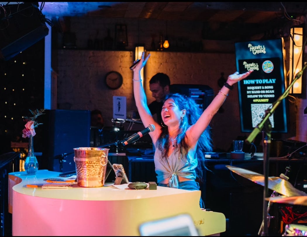 Flying Ivories Dueling Pianos 1